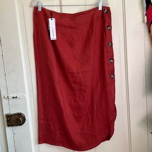 525 America knee length skirt unworn with tags Size large. Great color for fall!